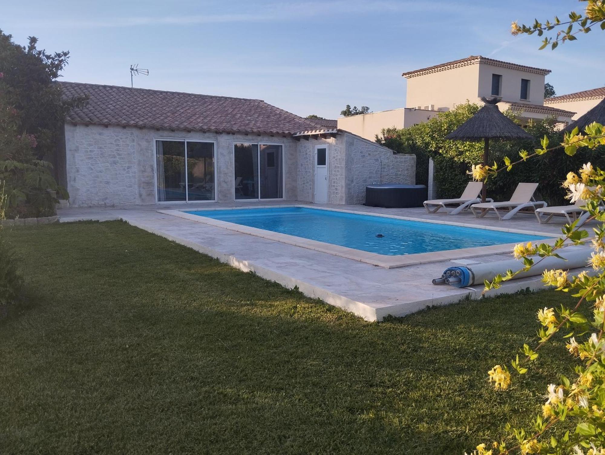 Appartement Bienvenue Au Pied Des Alpilles à Saint-Étienne-du-Grès Extérieur photo