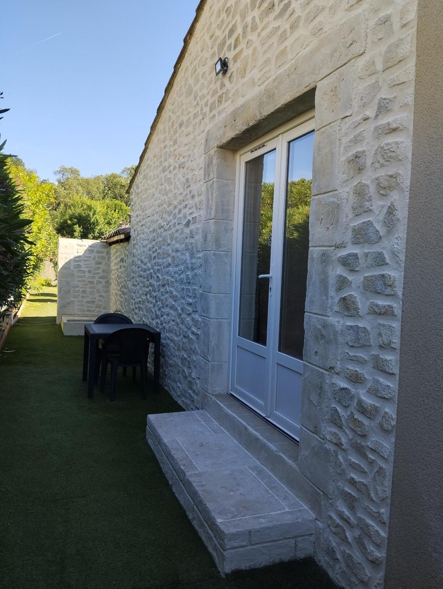 Appartement Bienvenue Au Pied Des Alpilles à Saint-Étienne-du-Grès Extérieur photo